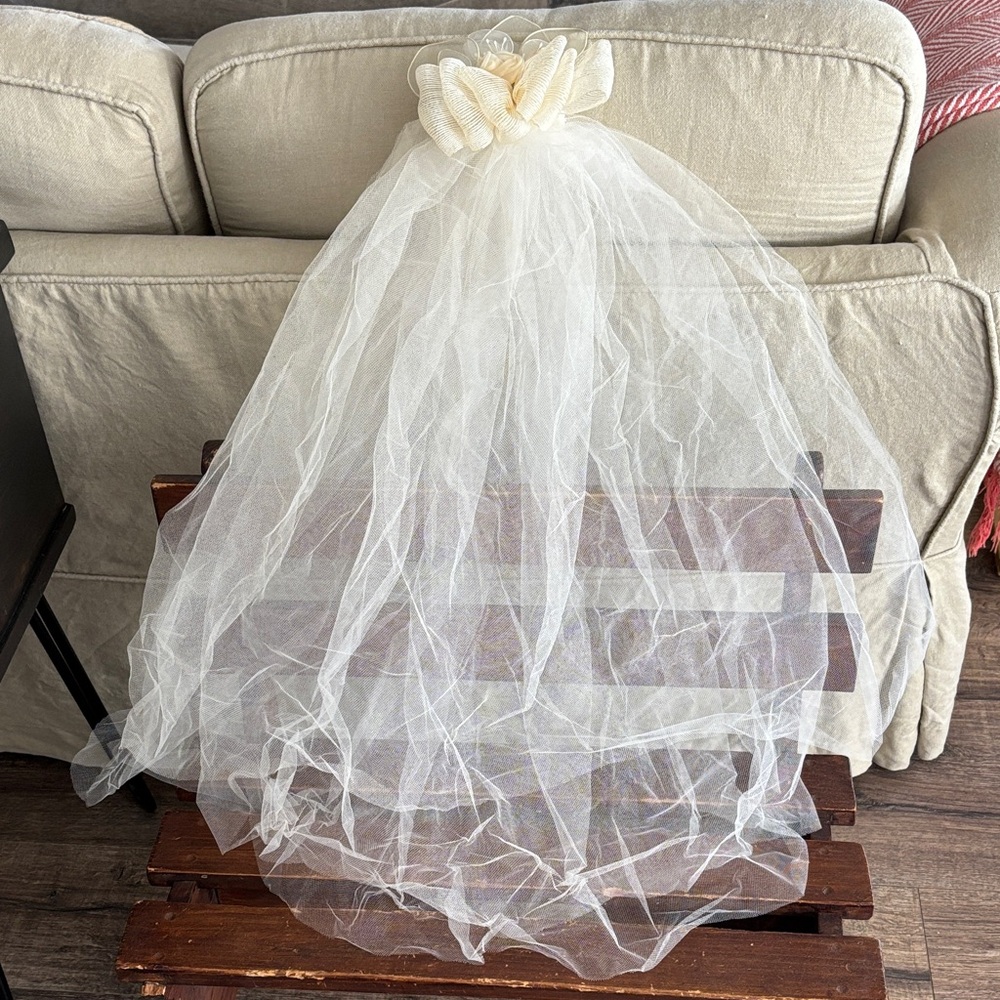 Vintage 1970s Sheer Ivory Bridal Veil with Rosette